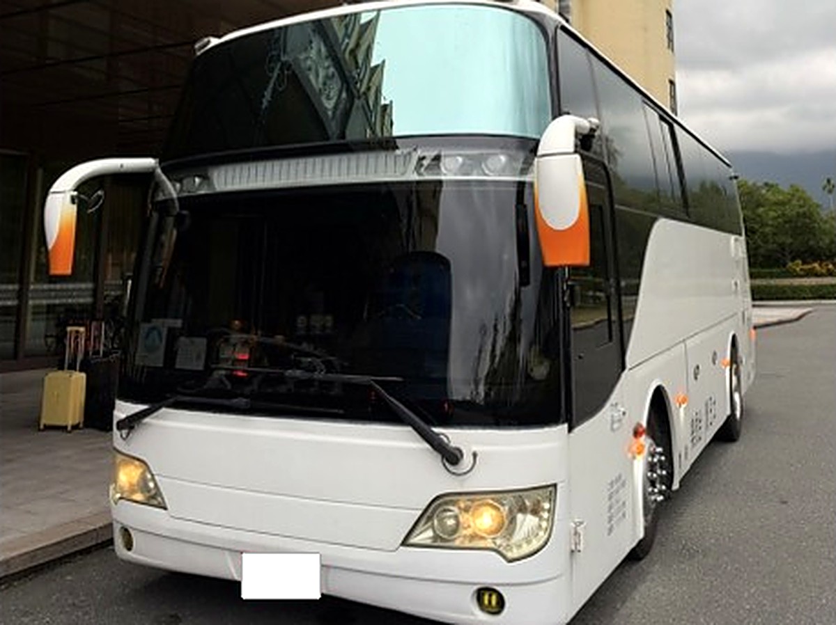 遨遊包車 小可愛遊覽車外觀